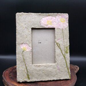 Handmade Look Pressed Flower Photo Frame – Pink Daisies Cottagecore Floral Decor
